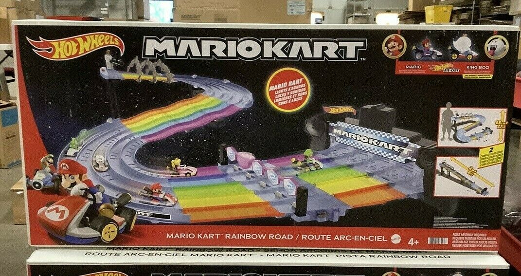 NEW Mattel GXX41 Hot Wheels Mario Kart Rainbow Road Raceway Set