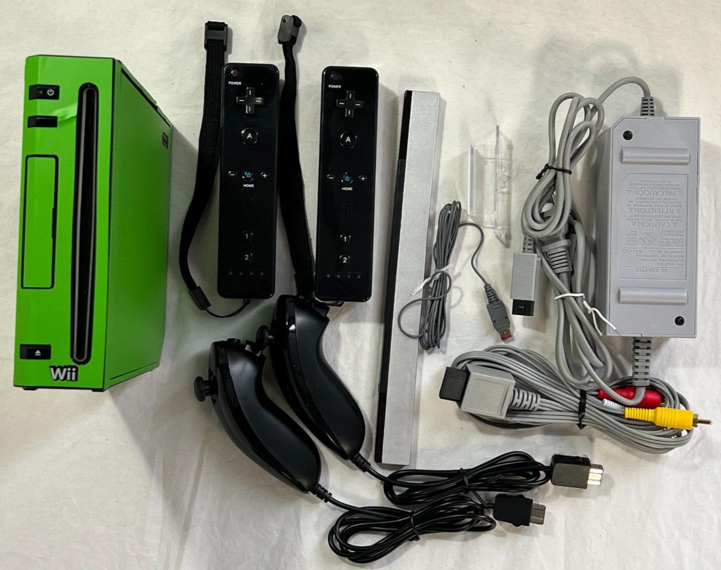 CUSTOM GREEN Nintendo Wii Video Game System Console 2-REMOTE Accessori